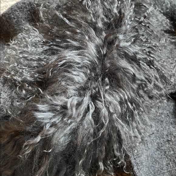 Chic Gray wool jacket with real lamb fur, medium size woman! So warm, chic - Picture 14 of 17